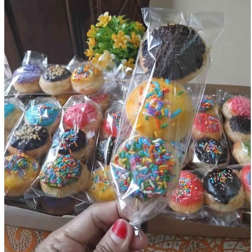 

Donat sate/ Donat tusuk / Donat mini/ Bingkisan Ultah / Snack Ultah/ Hampers