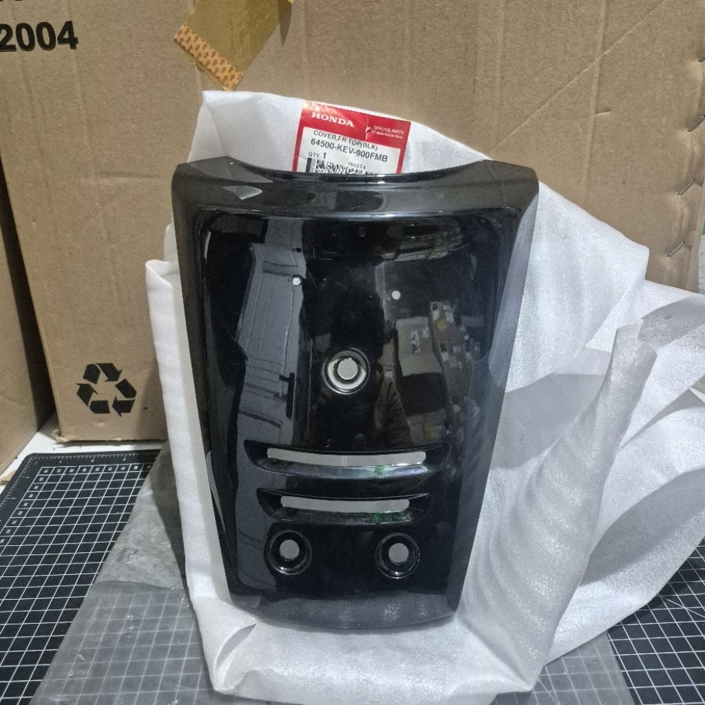 Dasi tameng dada depan Honda Supra X100 Original Ahm Honda 64500-KEV-900FMB(HITAM)