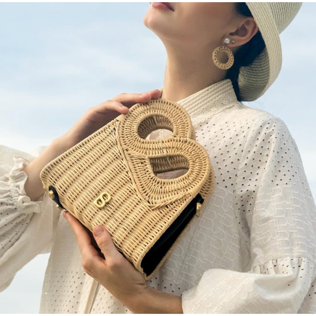 Hold Me Rattan Bag As Is Buttonscarves size Medium (New)