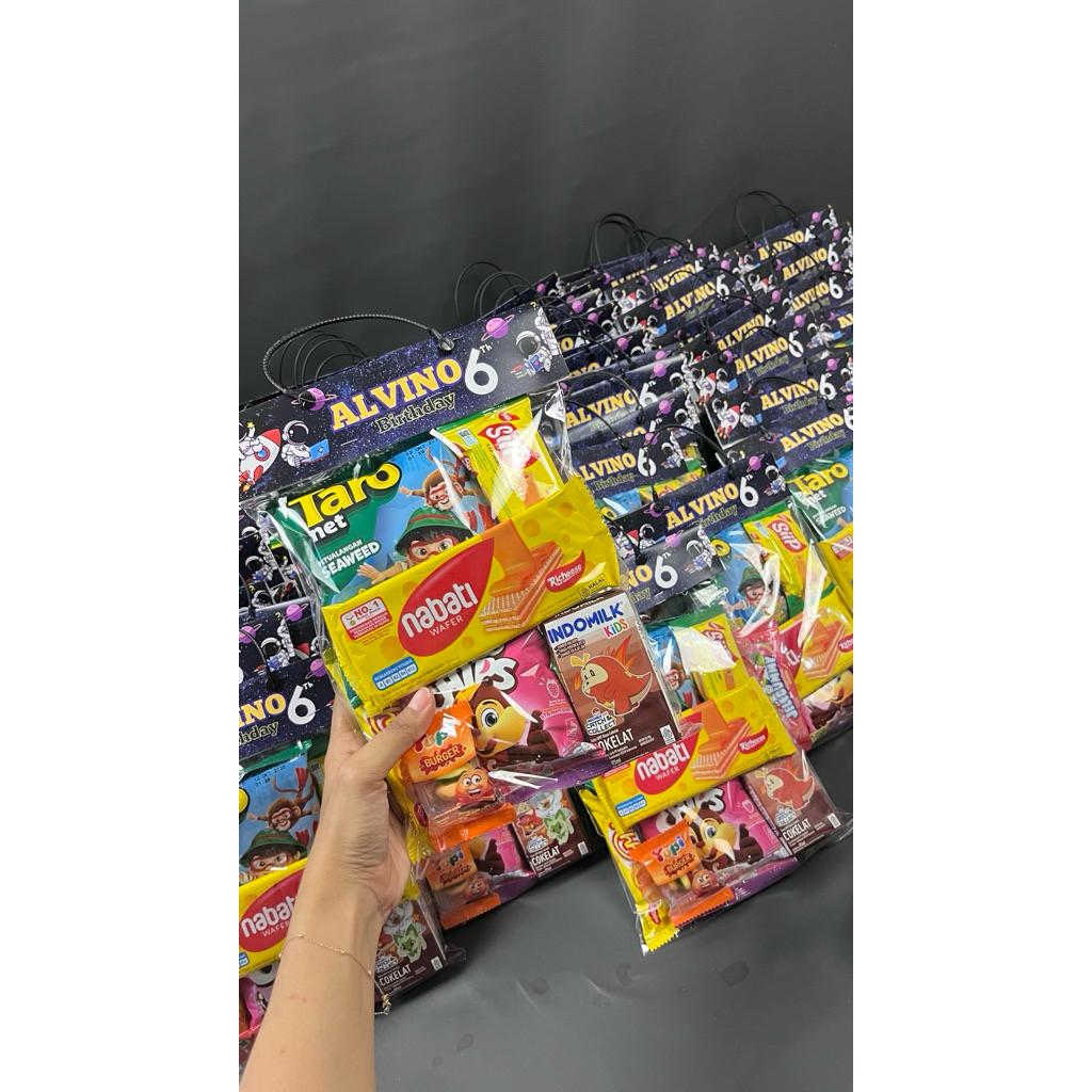 

HAMPERS ULTAH ANAK GOODIE SNACK