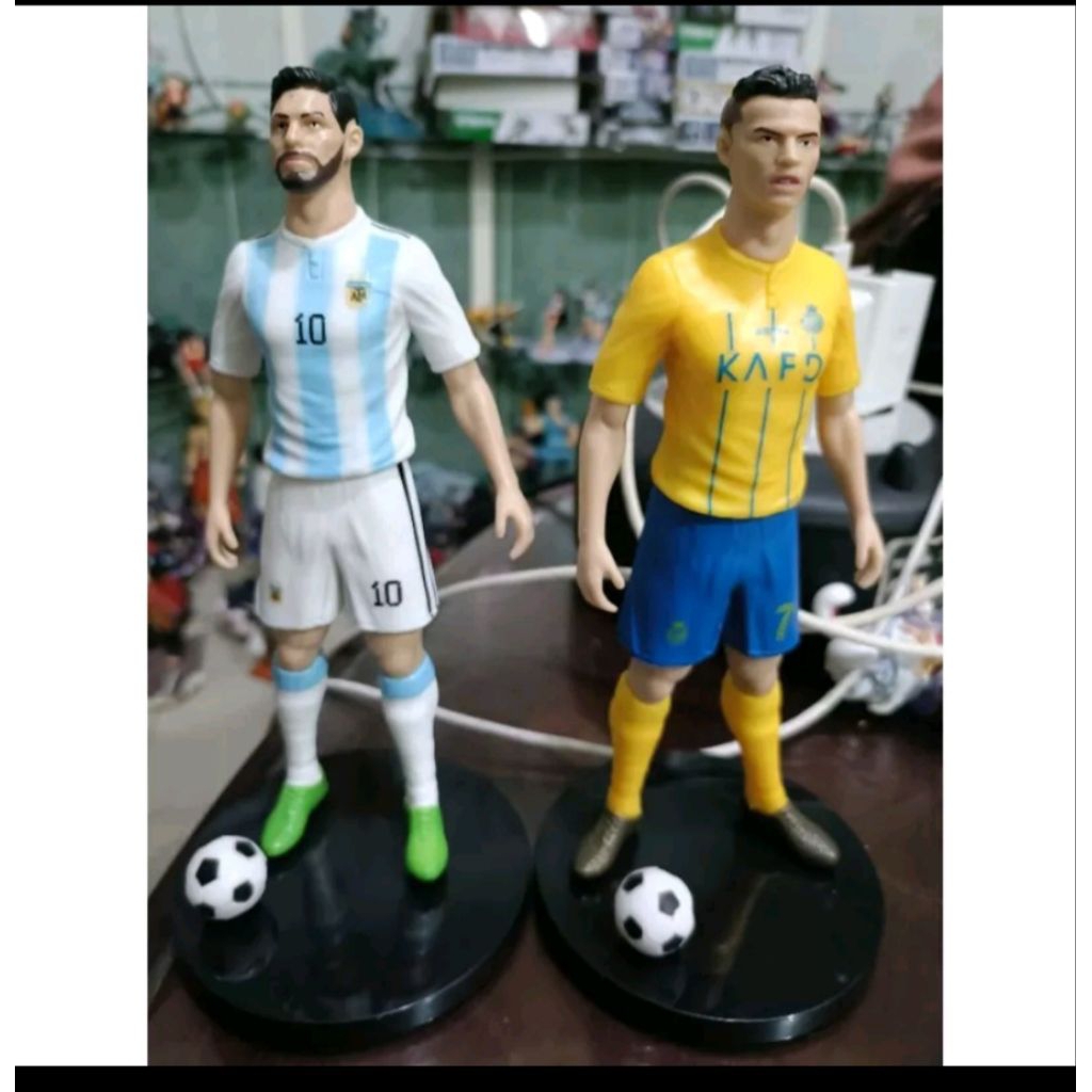 action figure Ronaldo & Messi dari persepakbolaan