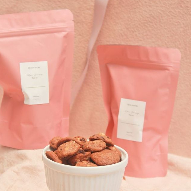 

Guilt-free mini cashew choco chip cookies | Kue kering mete coklat