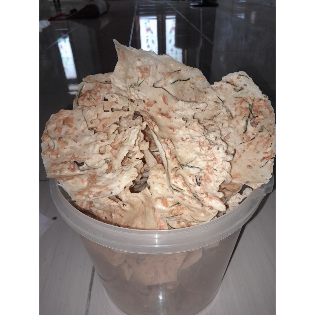 

Rempeyek rebon. Sedia pula:rempeyek kacang tanah, rempeyek udang rebon, rempeyek kacang kedelai