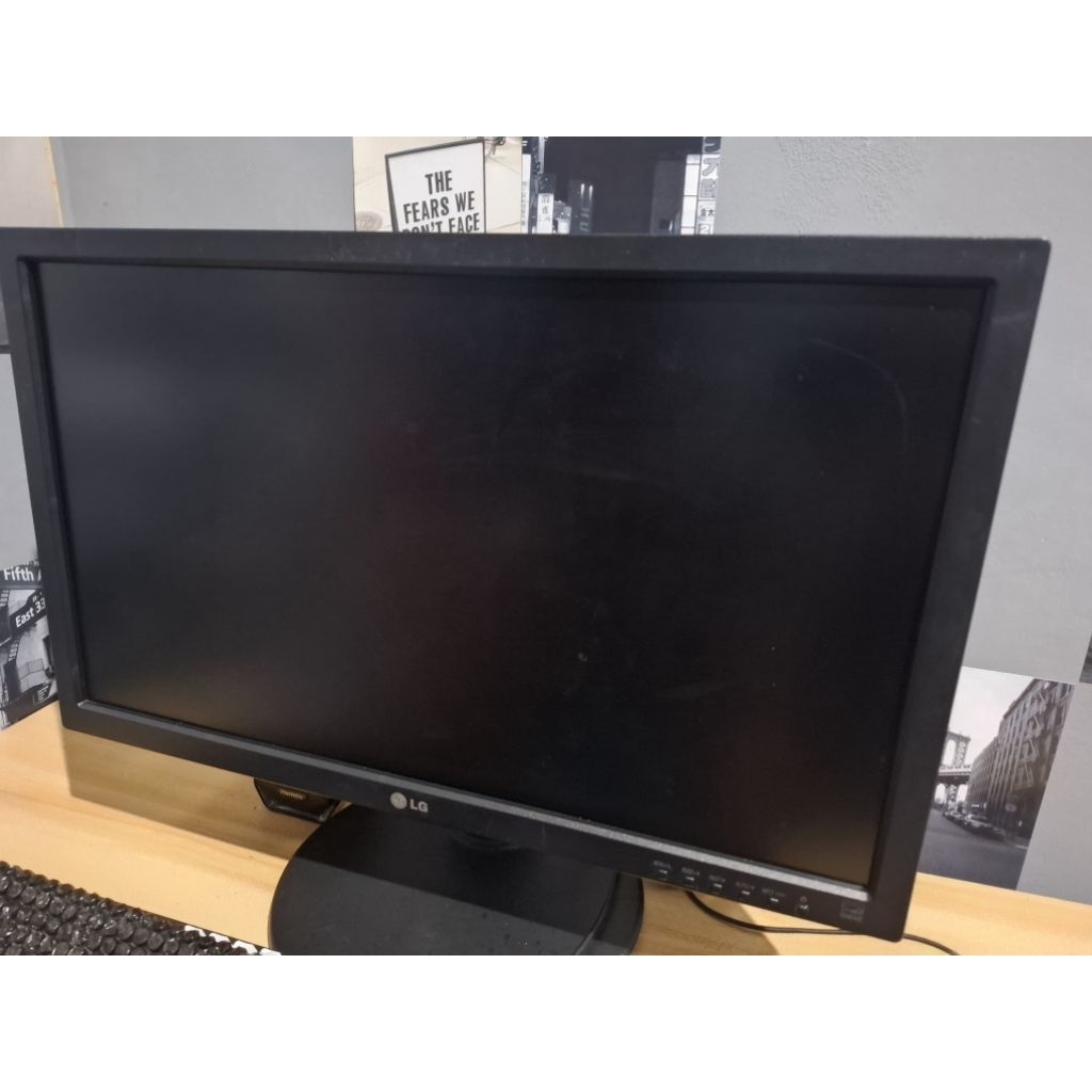 LED MONITOR 22INCH LG