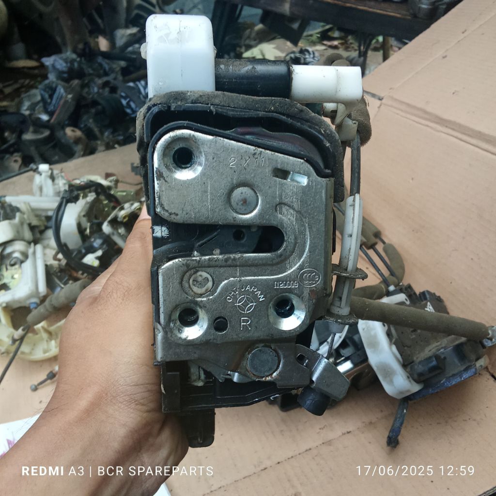 Doorlock Nissan Livina