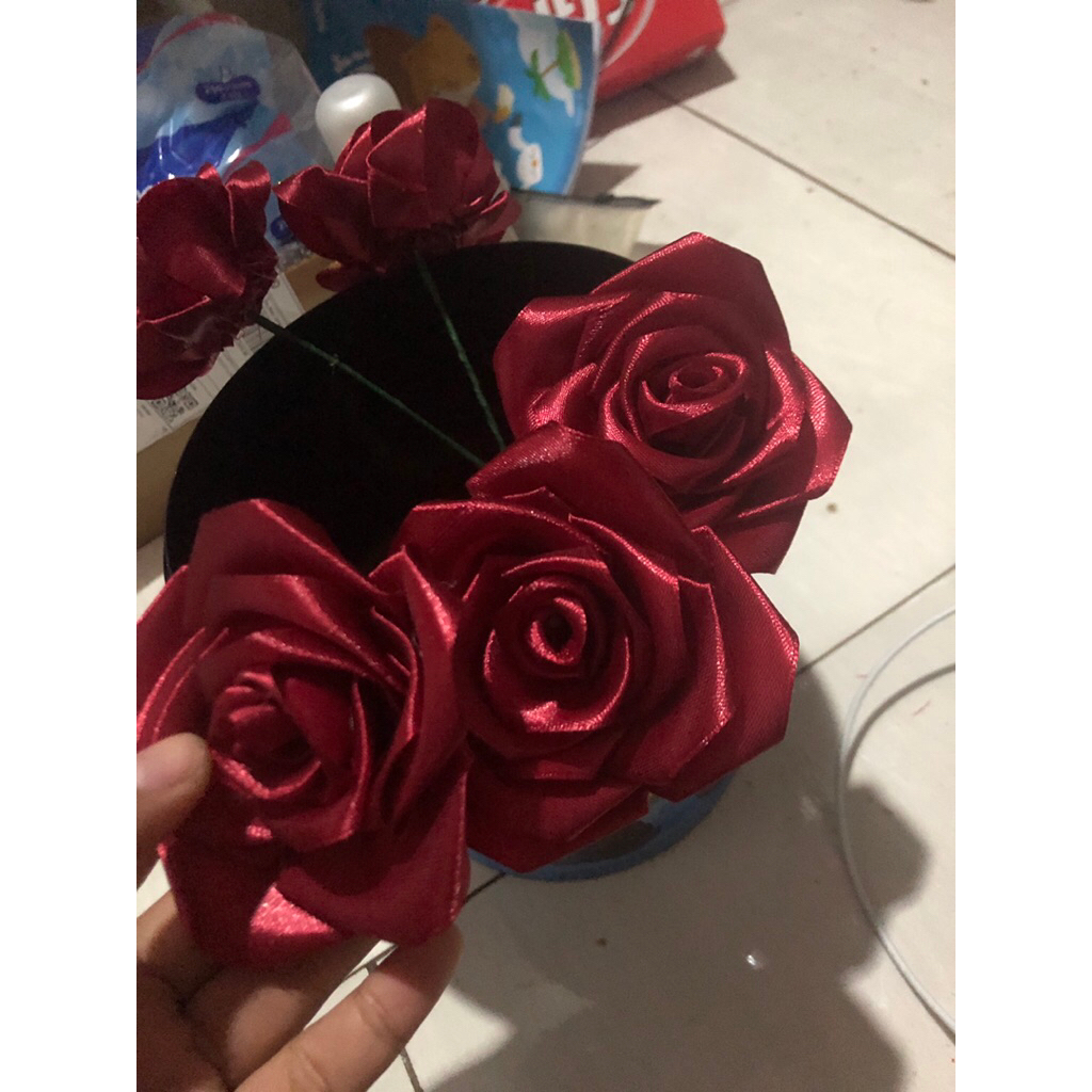 

bunga dari pita satin
