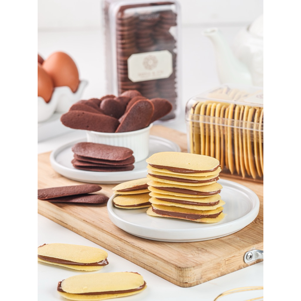 

Nona & Co Lidah Kucing Hazelnut Cat Tongue Cookies 350gr Toples Persegi Panjang Kue Kering