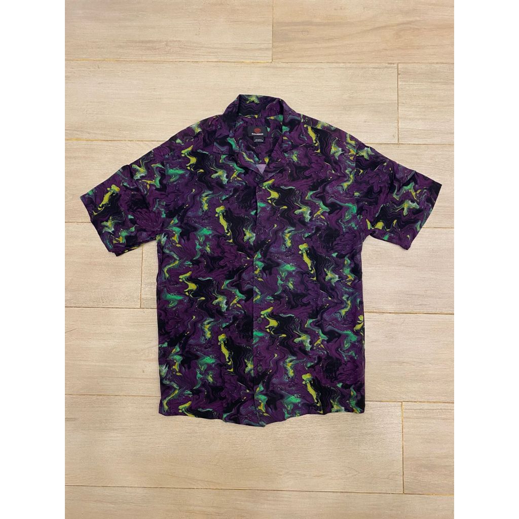 Kemeja Pria Pull&Bear Motif Abstrak Ungu Hijau Size S - Lengan Pendek Casual Second