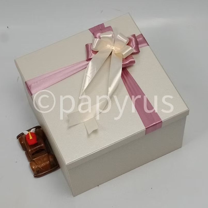 

PAPYRUS 30x30 Tinggi 20cm Kotak Kado Gift Box V3