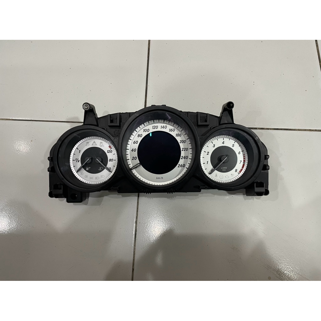 Speedometer W204 Mercedes benz copotan spedometer second