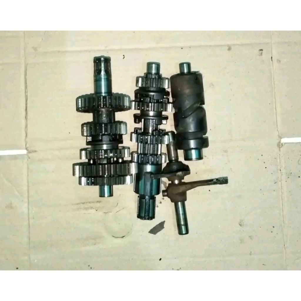 Transmisi Gear gigi rasio mesin honda CG 110