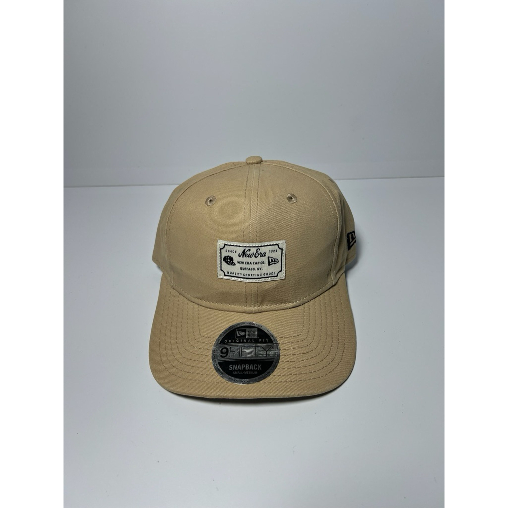 Topi New Era caps logo box