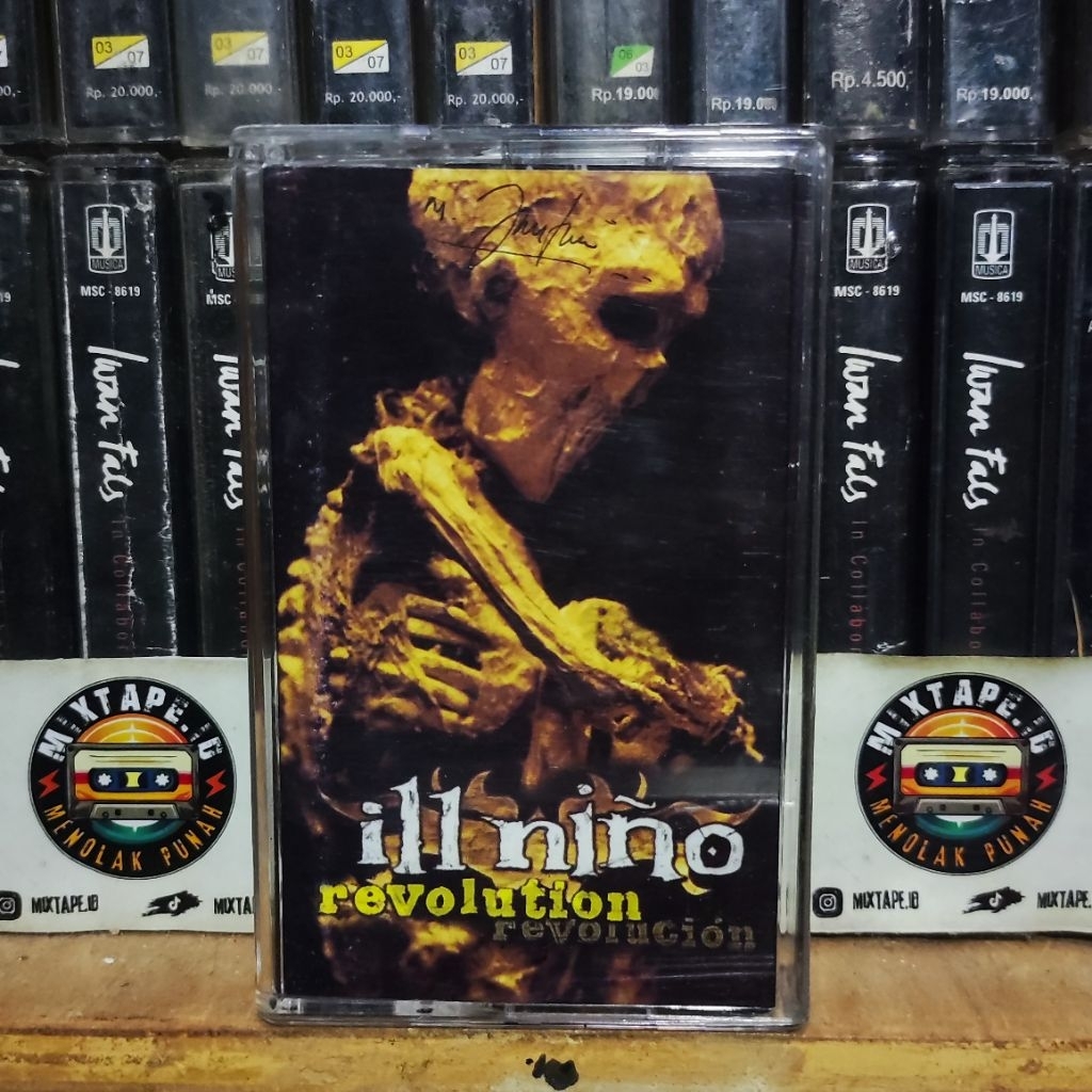 Kaset Pita - ill nino - Revolition - Revolución - Radio Tape - Kaset - Radio - Pemutar Kaset - Retro