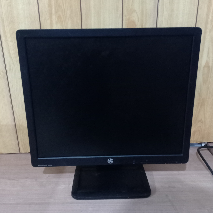 Monitor Led / Lcd 19 inch  Dell Kotak - Monitor LCD / LED 19 Square Dell Seken Normal Garansi 3 Ming