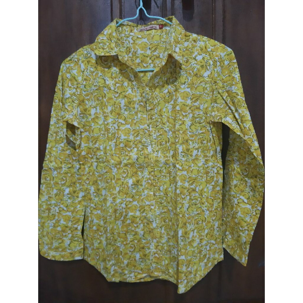 "PRELOVED " KEMEJA KATUN MOTIF BUNGA2|| BRANDED||NOVEL-MICE