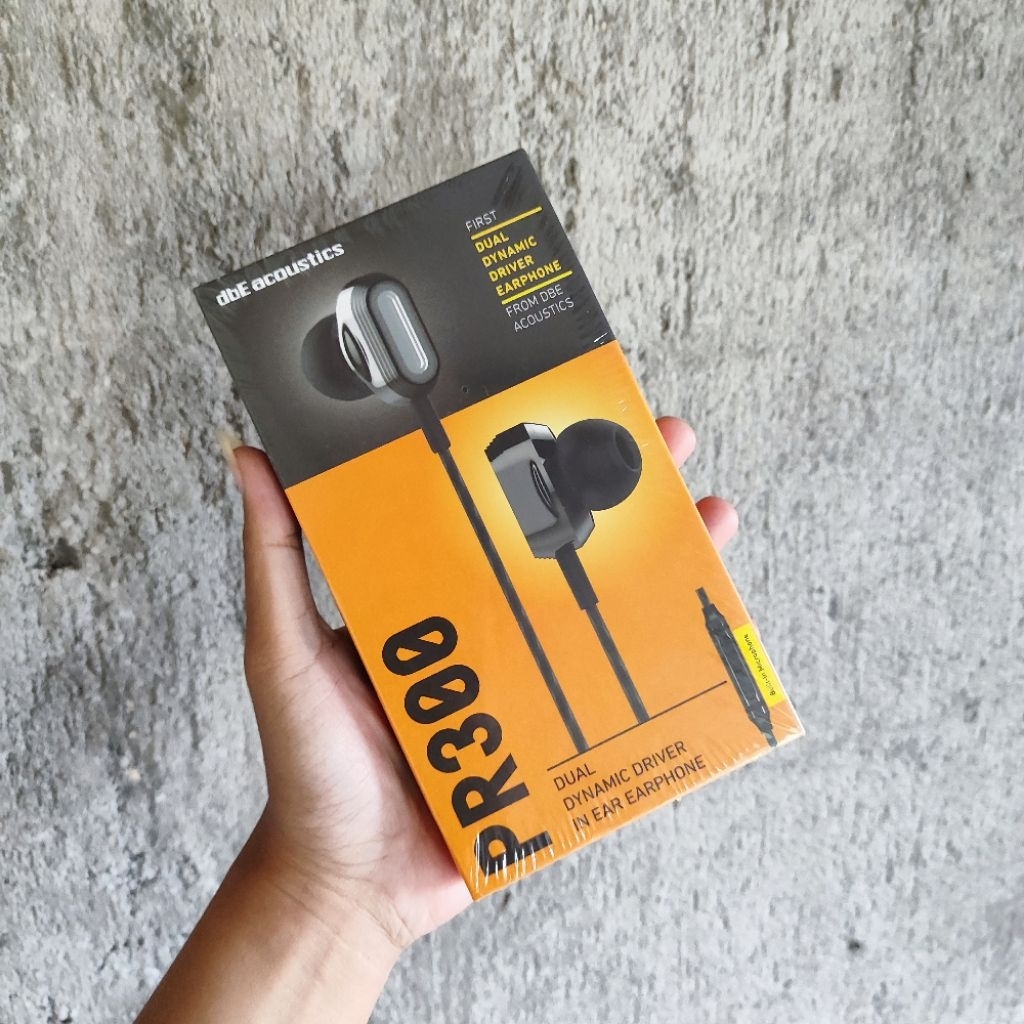 dbe pr300 dual dynamic driver in ear earphone