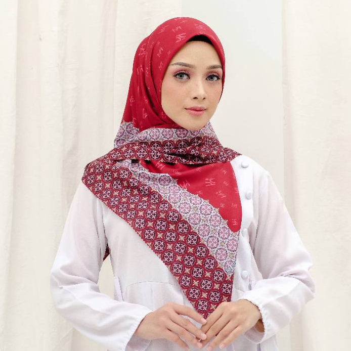 hijab segiempat voal motif kemerdekaan kerudung warna merah putih agustusan merah cabe ukuran 110x11
