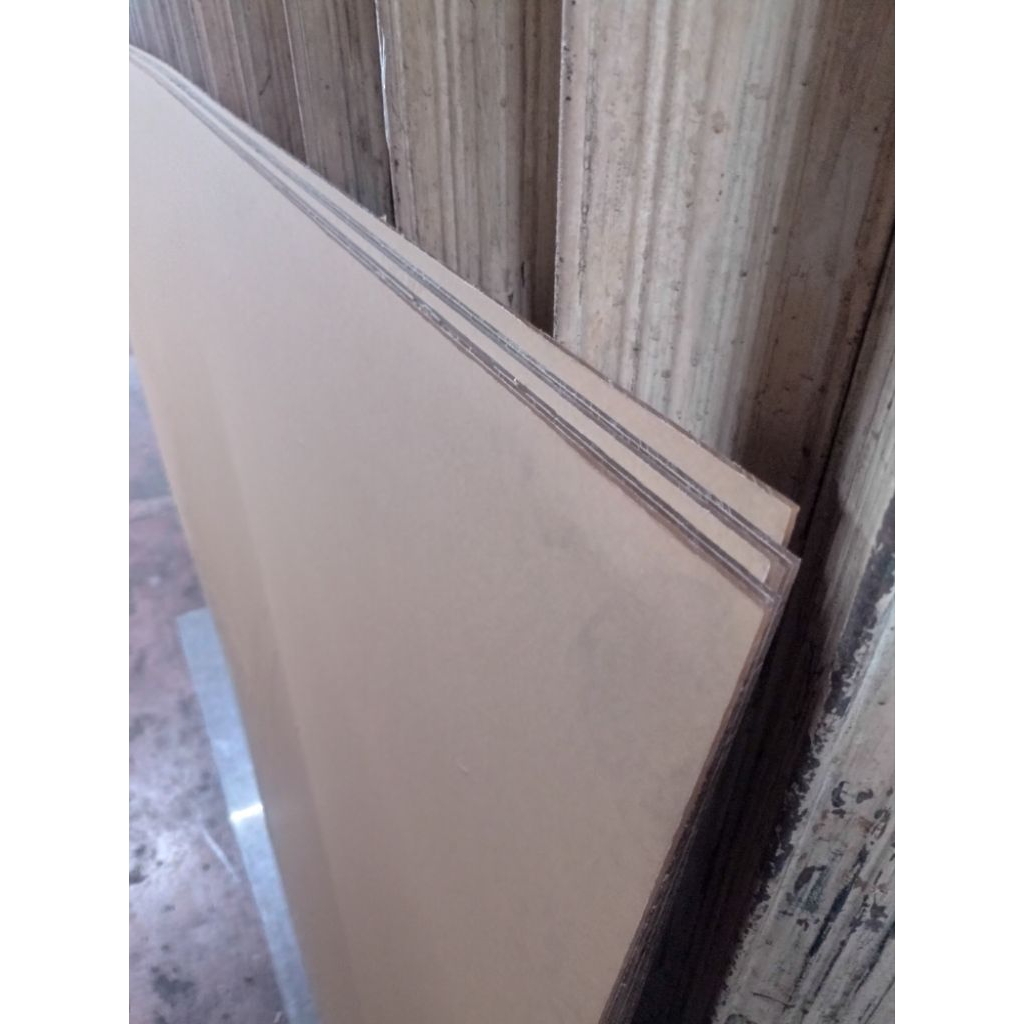 

AKRILIK SHEET BENING POLOS 4MM X 100CM X 200CM