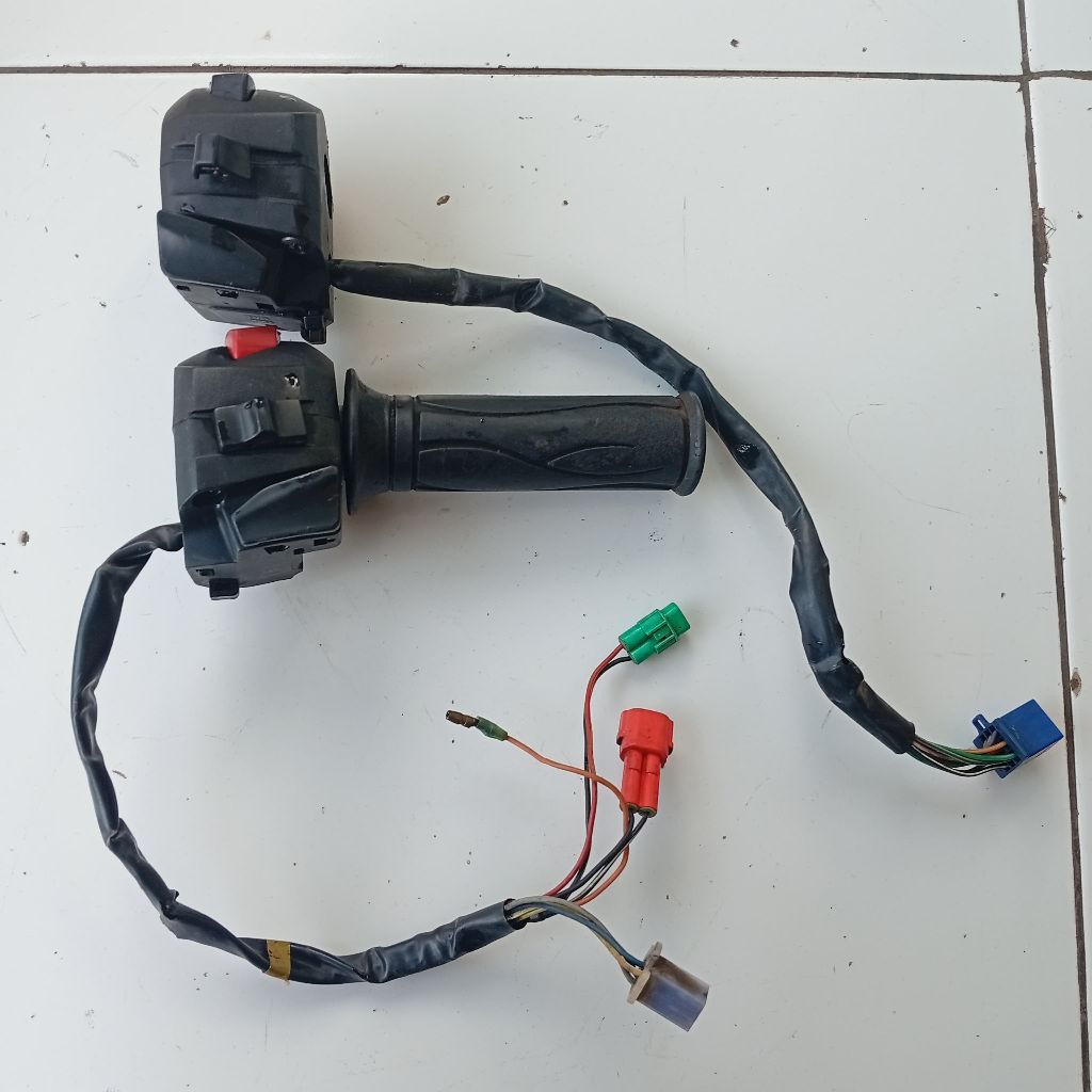 holder saklar set kanan kiri ori original tvs apache rtr 160 180