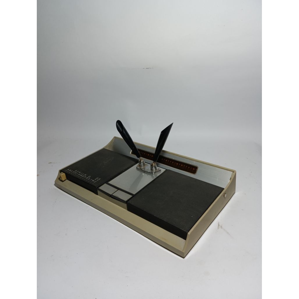 

Tempat Bolpen Jadul