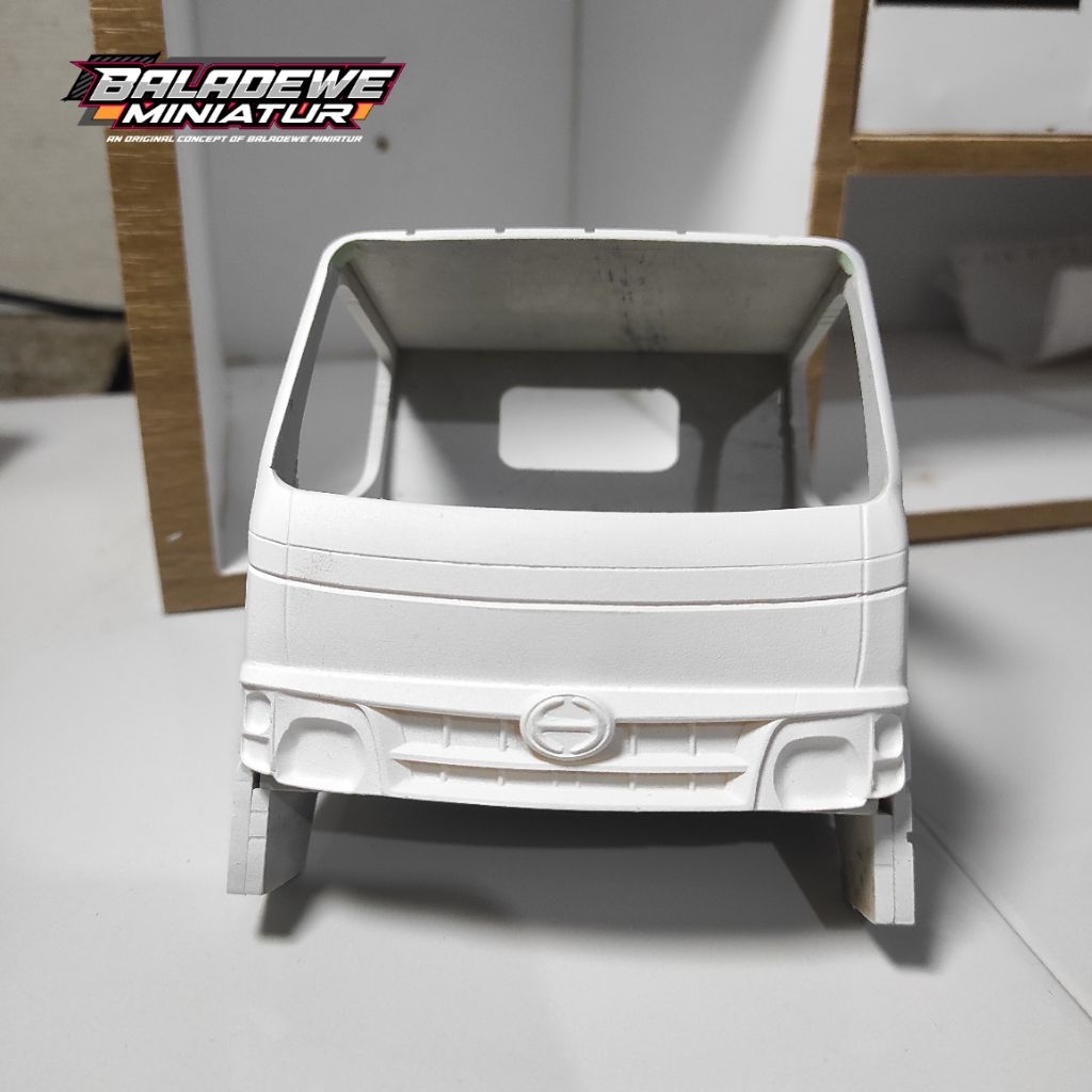 KABIN Hino 300 Rakitan Untuk Miniatur Truk Plastik Kualitas Terbaik