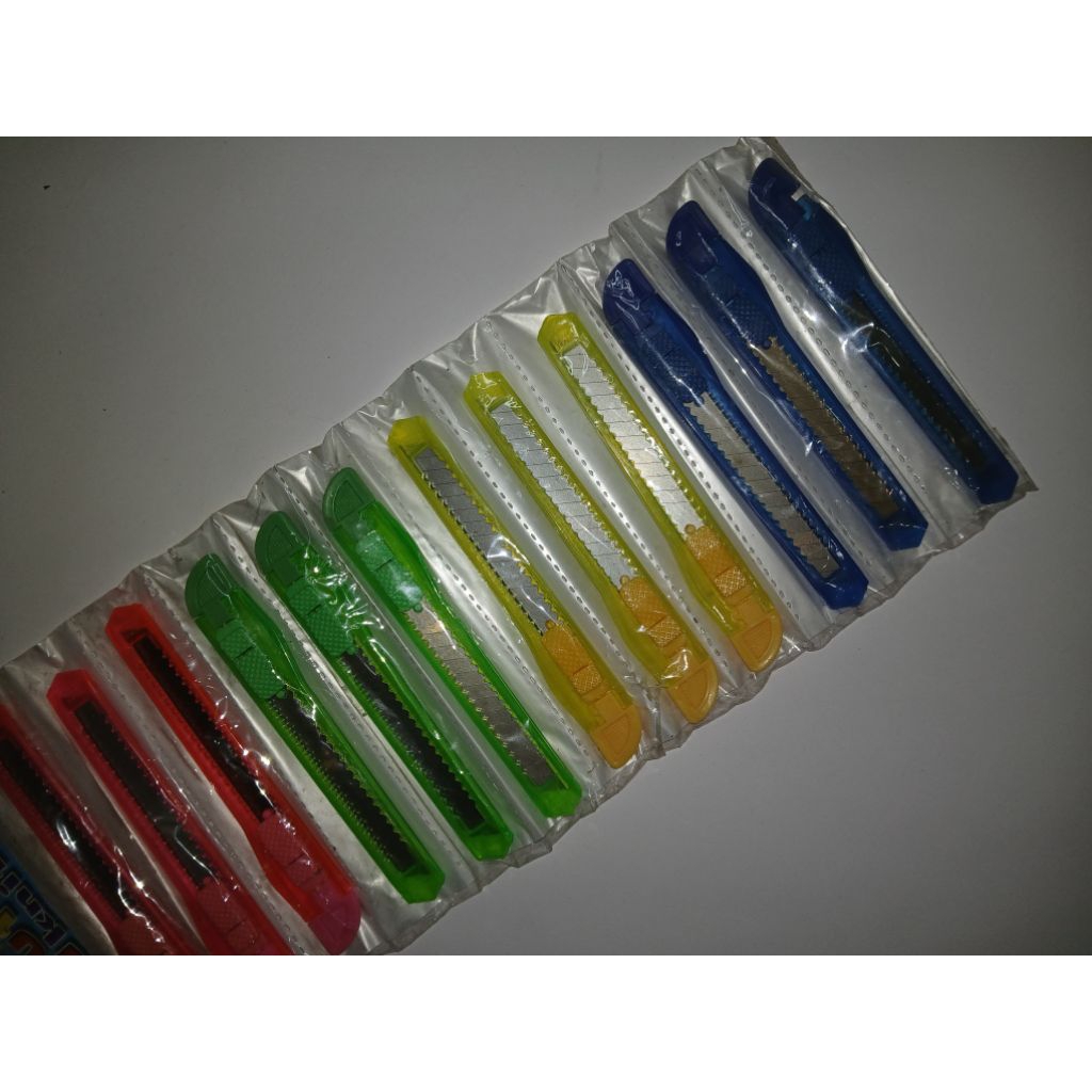 

Cutter Mini Pemotong Kertas