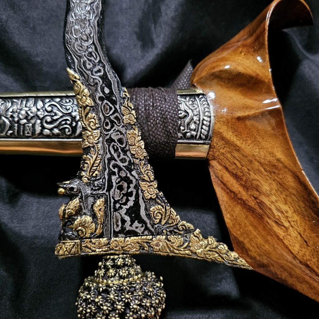 Keris Singo Luk 11 Kinatah Sepuh Emas Pamor Merutu Sewu