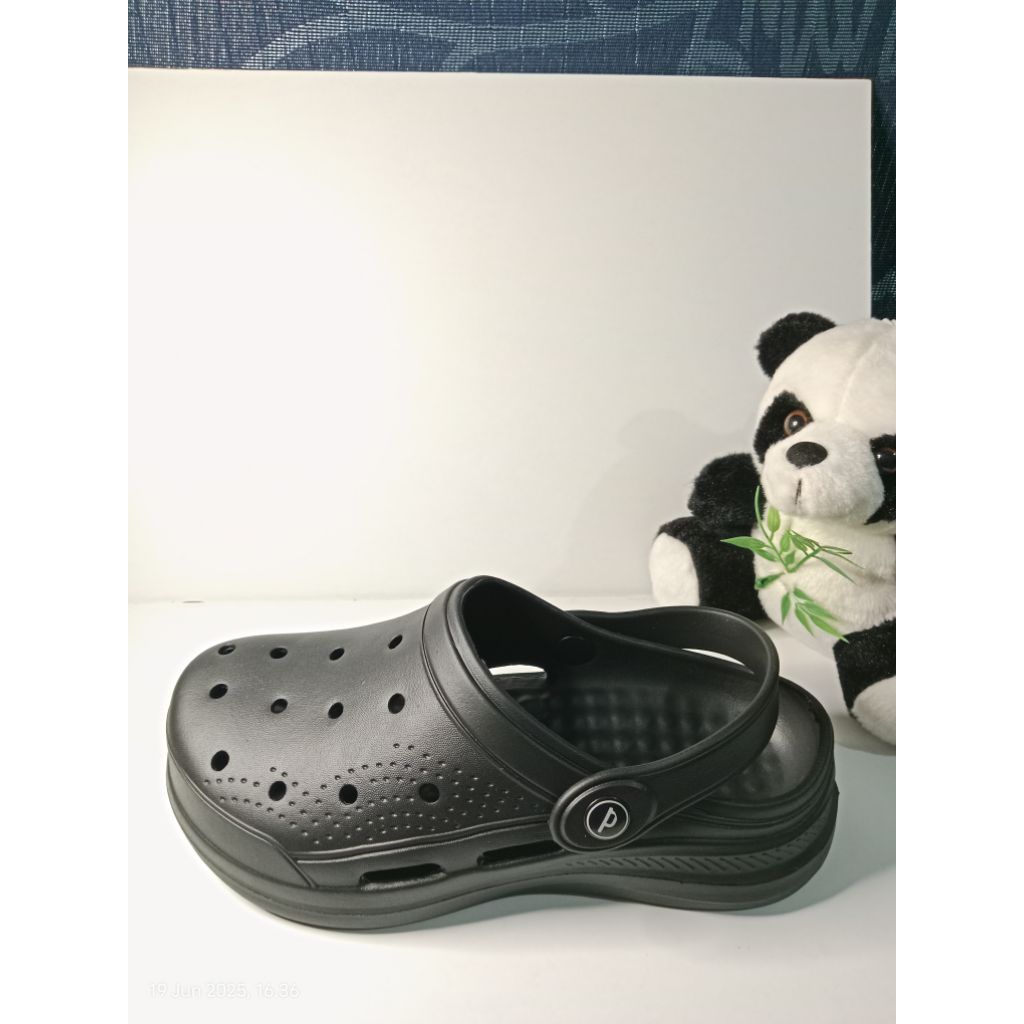 SENDAL CROCS PRIA HITAM POLOS PORTO KARET