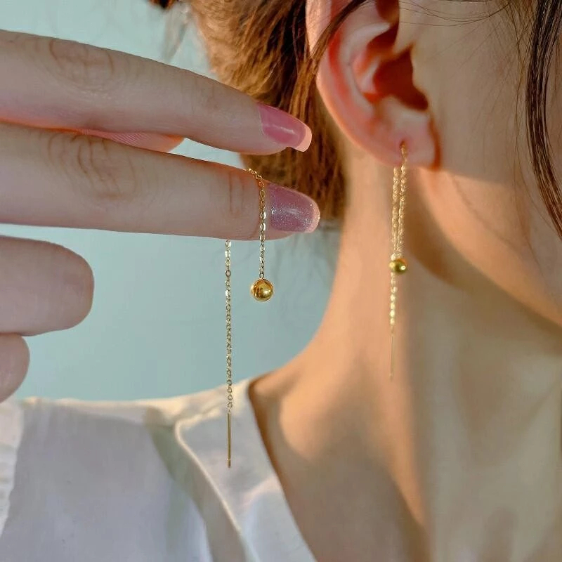 Queenaie Anting Rumbai Panjang Anting Wanita Serut Bola Emas Titanium Anti Karat Aksesoris Klasik