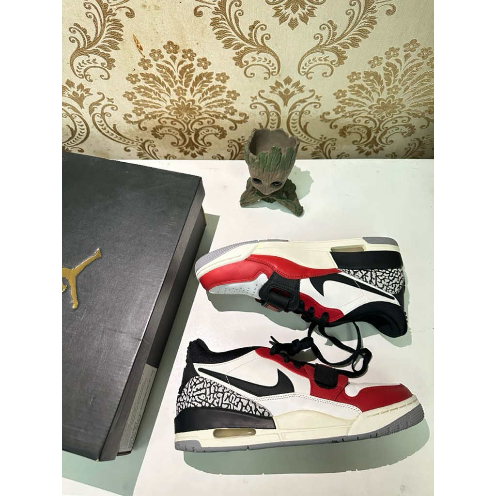 SEPATU JORDAN LEGACY 312 LOW CHICAGO