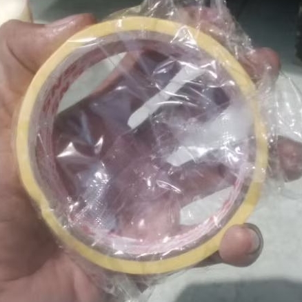 

Lakban kertas/Masking tape.