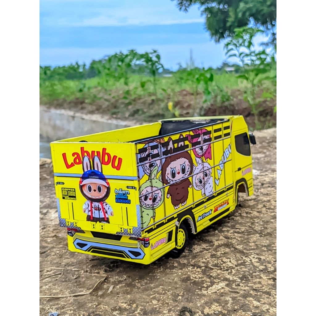 MINIATUR TRUK OLENG LABUBU WARNA KUNING