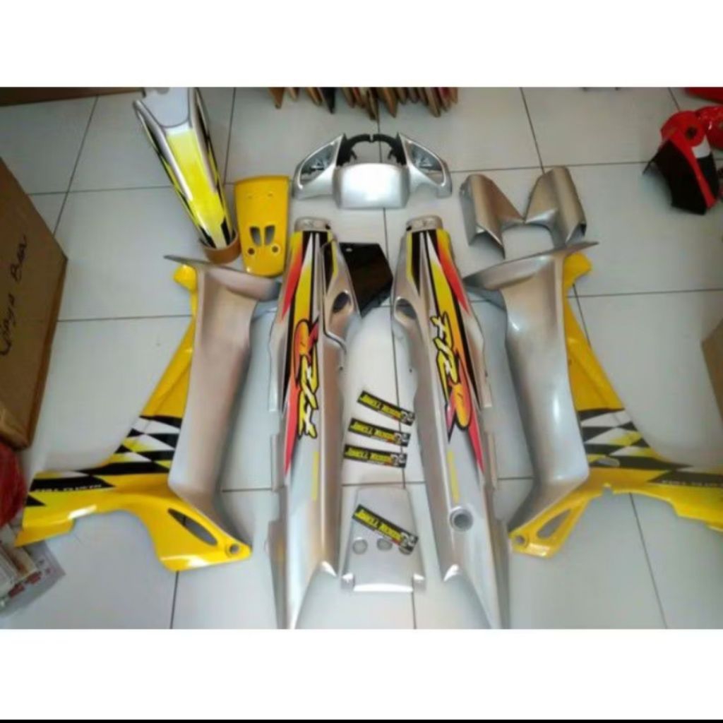 cover body fizr milenium set halus fiz R silver kuning