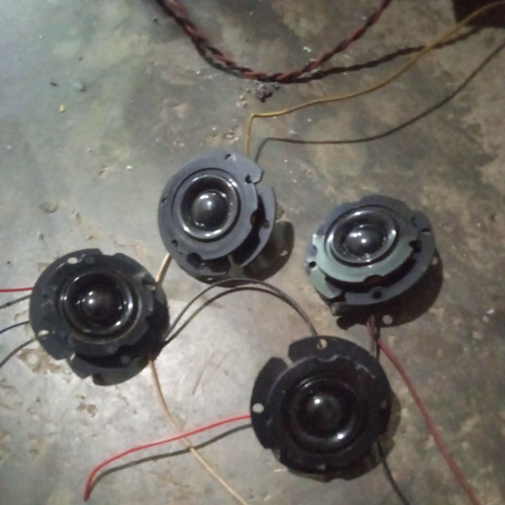 twitter TV polytron slim bekas normal