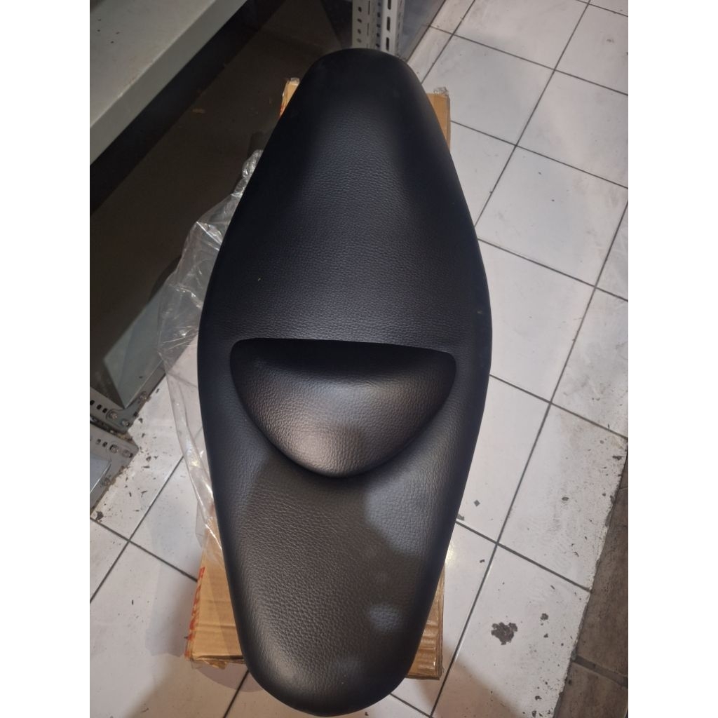 double seat jok sadel assy tempat duduk honda PCX125 PCX 125 CBU hitam original ahm honda 77200-Kwn-