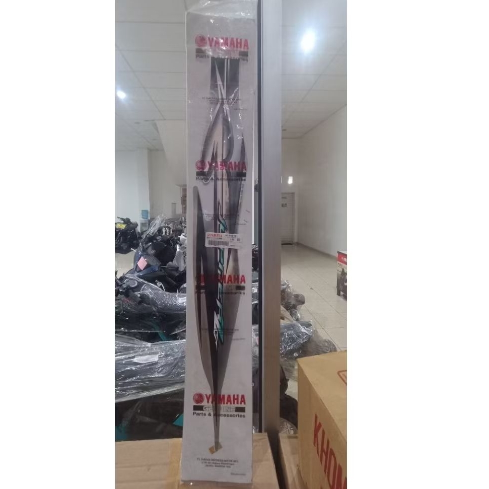 STRIPING GRAPHIC JUPITER Z HITAM SILVER 2P2-F173E-G0