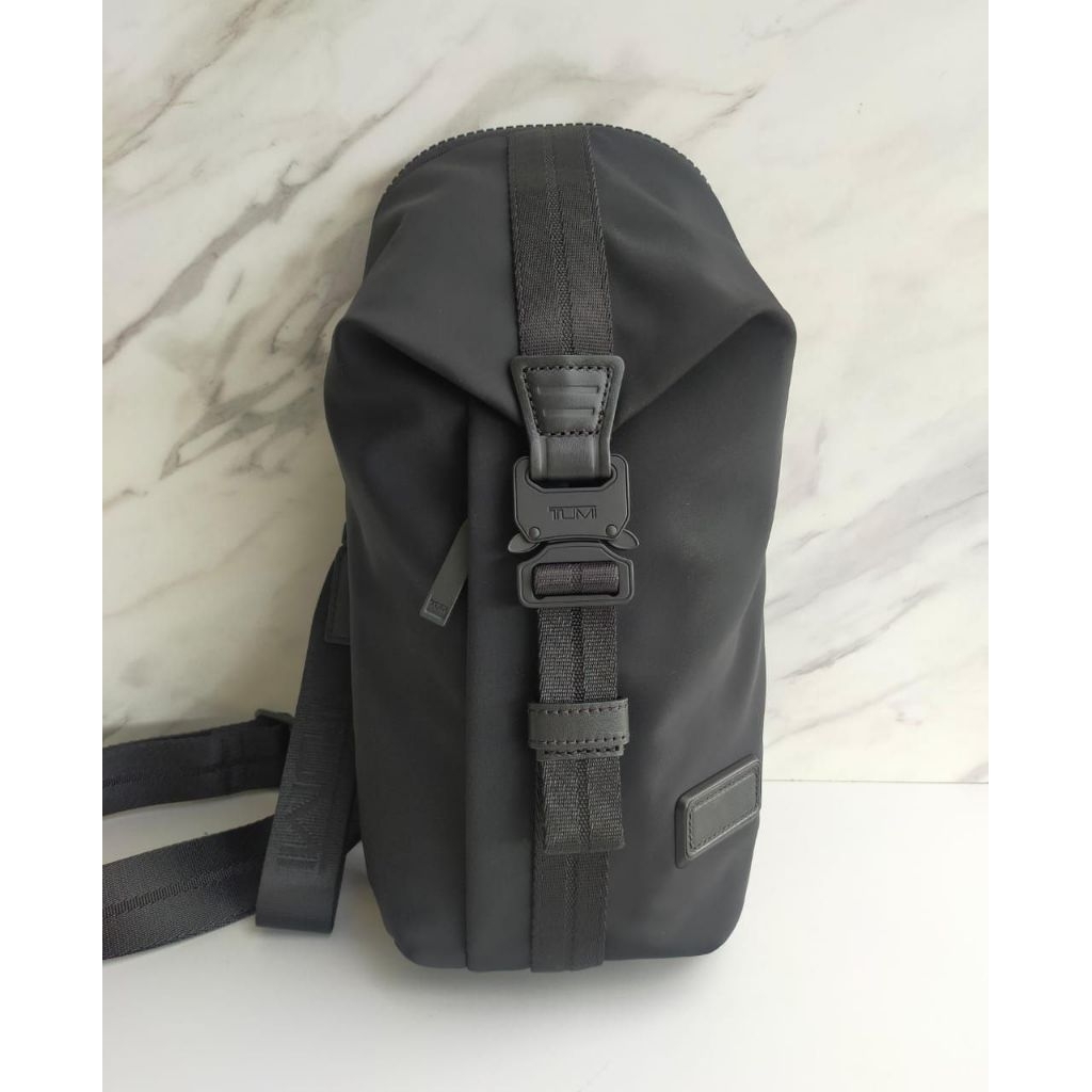 TUMI TUMI BOZEMAN SLING 34.5*15*6.5CM •BLACK