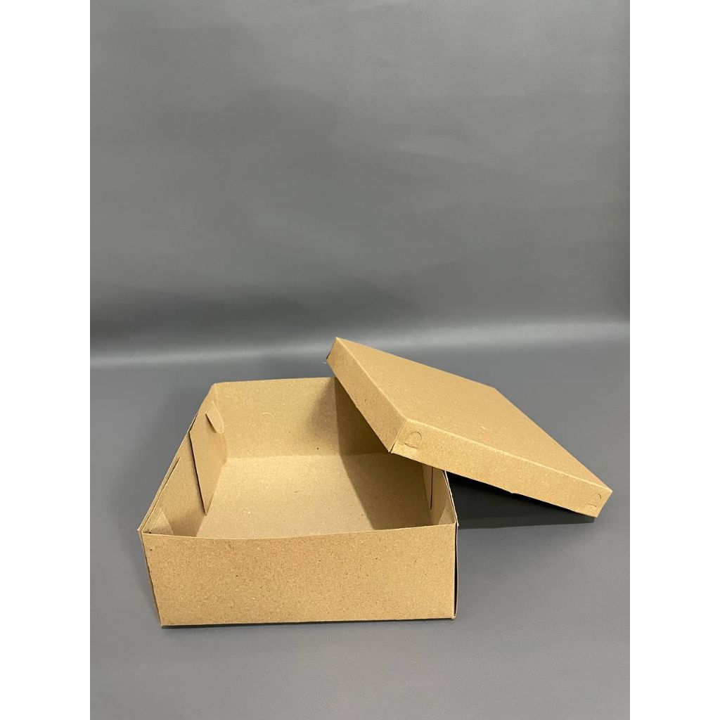 

KEMASAN R10 TUTUP PISAH - KEMASAN KOTAK NASI CRAFT UKURAN 19,5 X 19,5 X 7,5 - KEMASAN KOTAK KUE BOLU