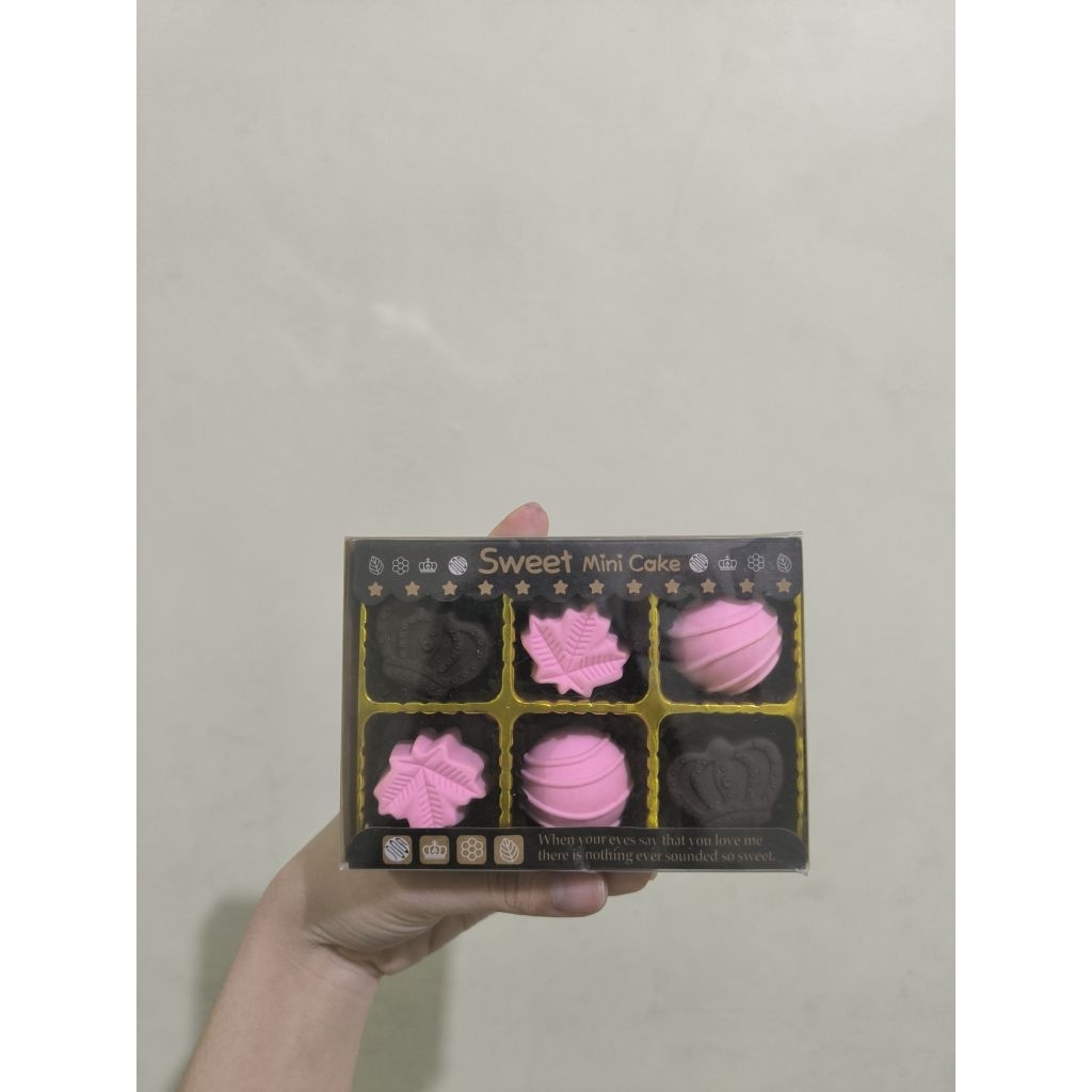 

Penghapus coklat isi 6pcs coklat BRAND "Xiao Gu Dong Eraser