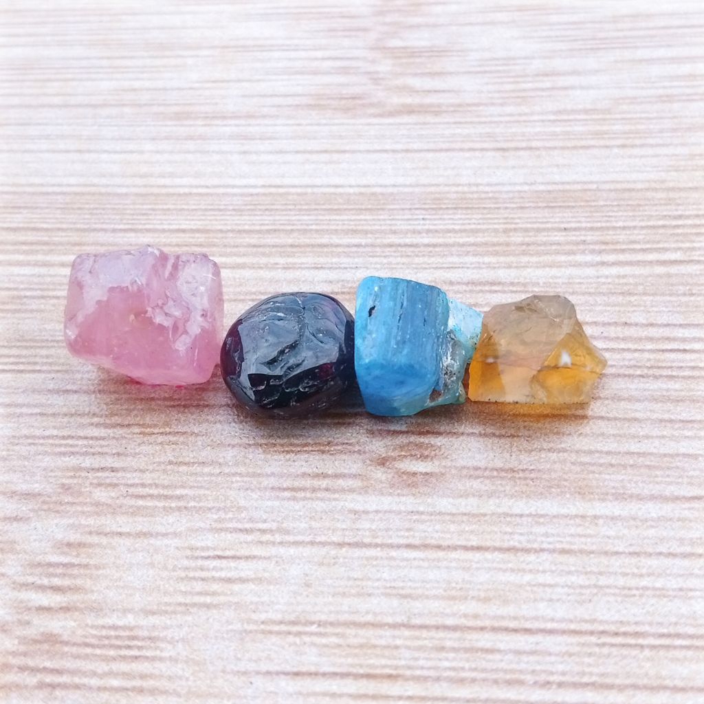 Paket 4 Rough Bahan Batu Natural Ruby Kyanite Garnet  Fire Opal