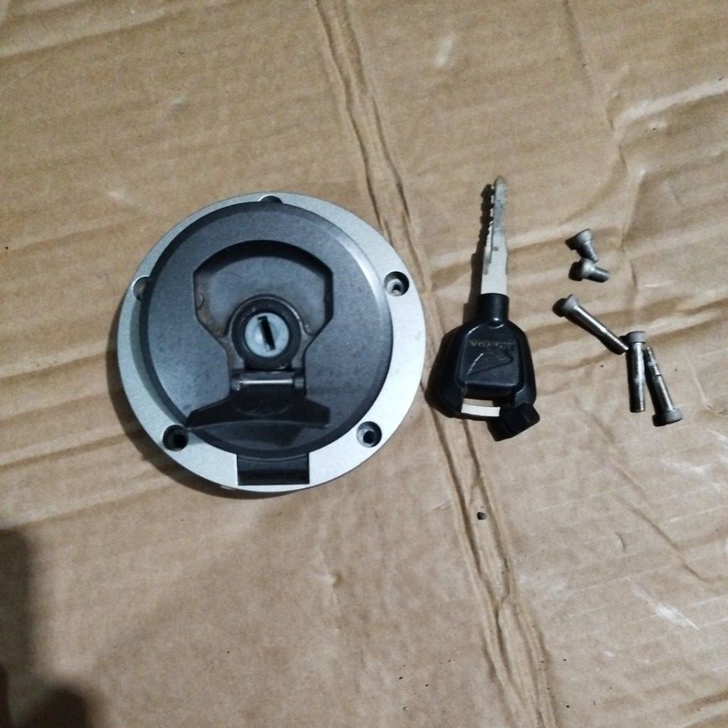 key kunci tutup tangki Honda CBR150R LED ORI second