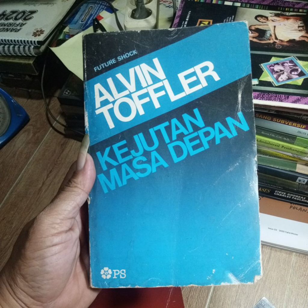 buku, KEJUTAN DAN GELOMBANG, KEJUTAN MASA DEPAN, Alvin toffler, paket 2 buku. jual sepaket aja kak, 
