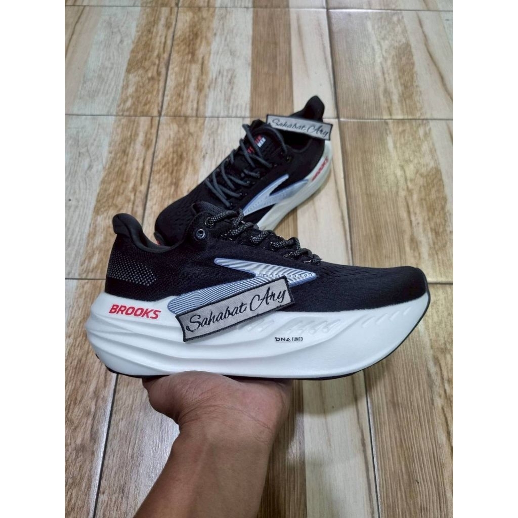 Sepatu Brooks Glycerin Max Black White