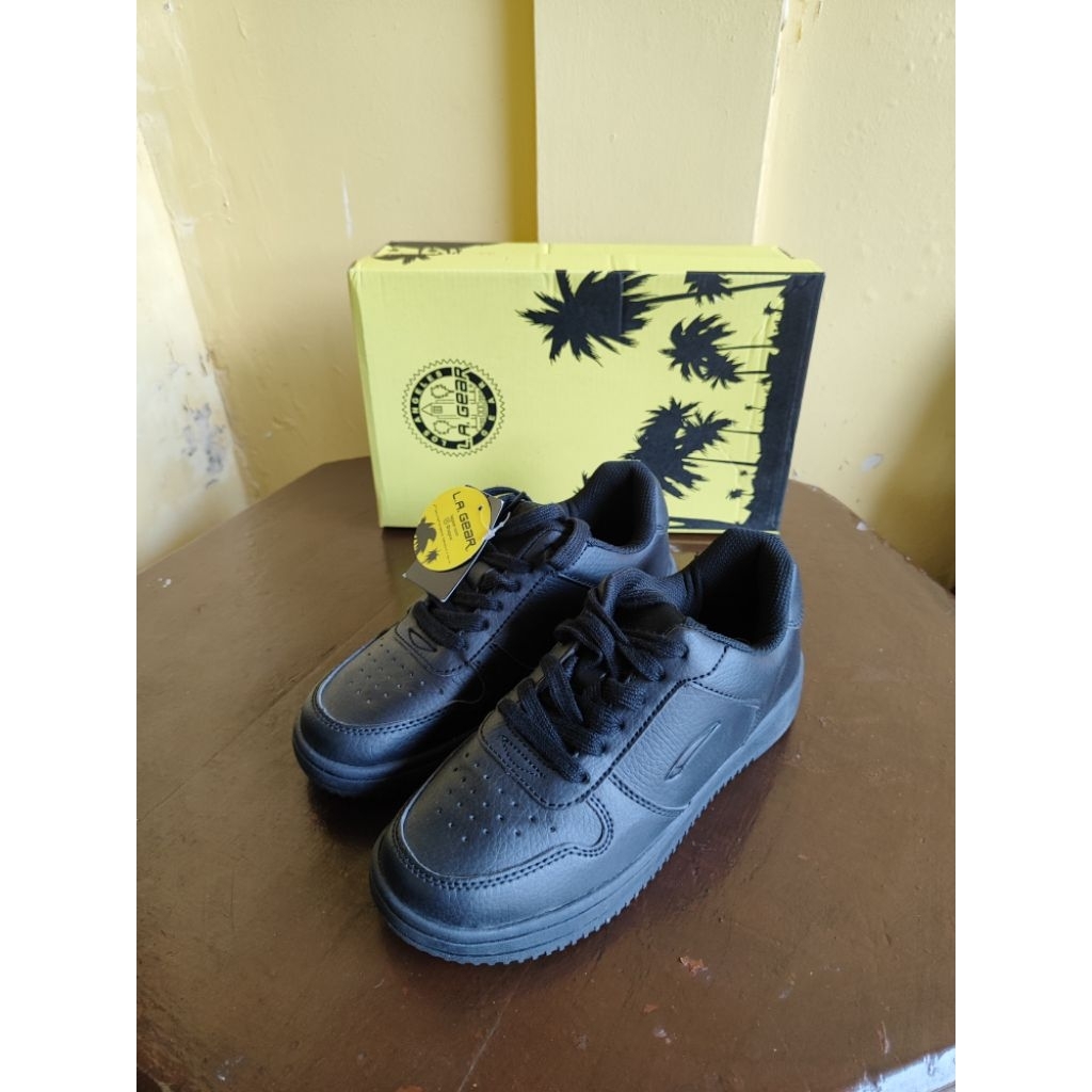 Sepatu Sekolah Hitam Dash LA Gear