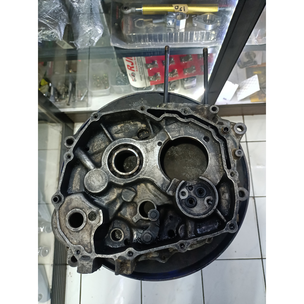Krengkes Blok Tengah Mesin Bagian kanan Honda CG 100 CG 125 Original