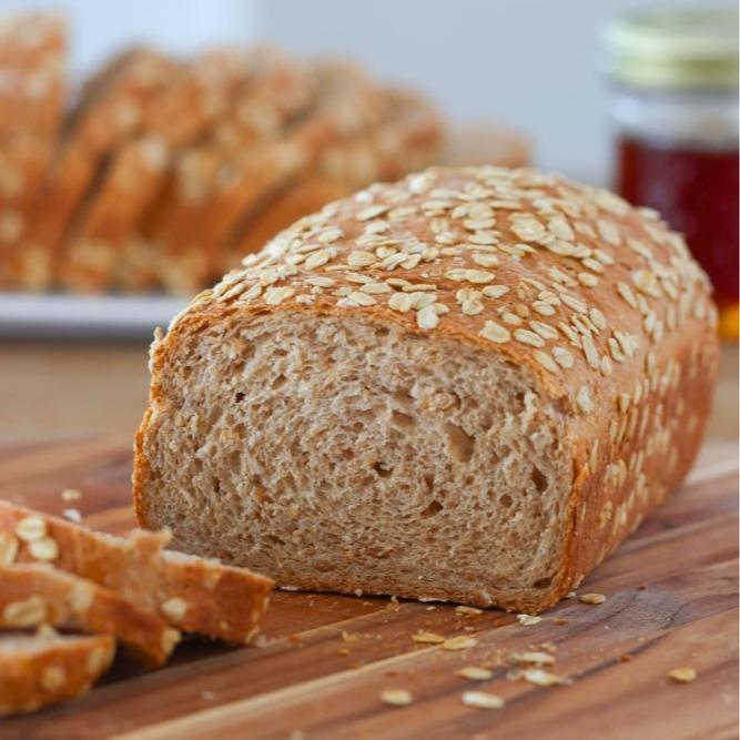 

Multi Grain Farmers Bread topped with rolled oats 21 cm or 25 cm