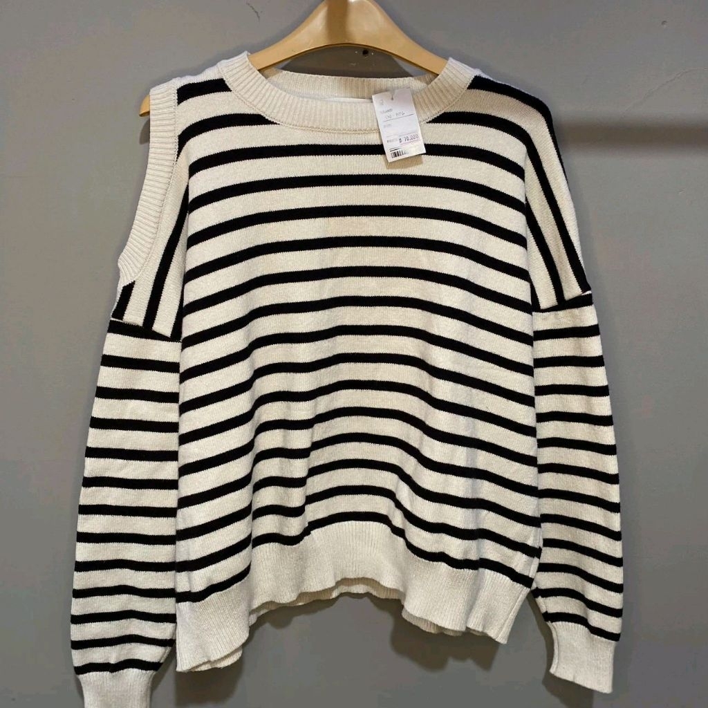 SWEATER LEKBONG KANAN GARIS HITAM PUTIH