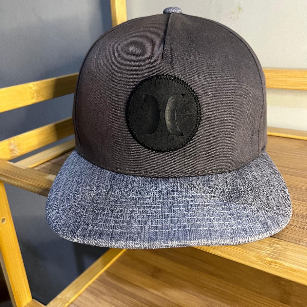 Topi Snapback Hurley Brand x The Classics Yupoong