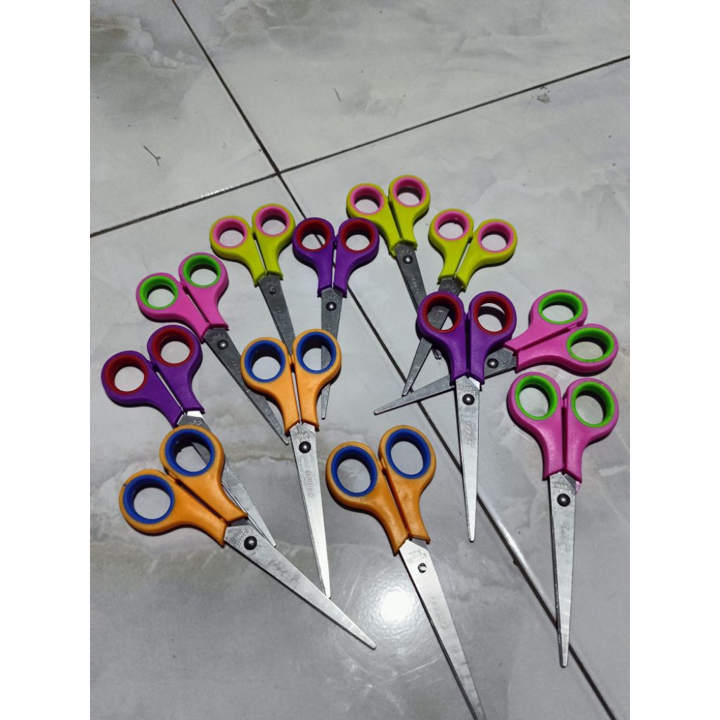 

Gunting kecil warna panjang 15 cm