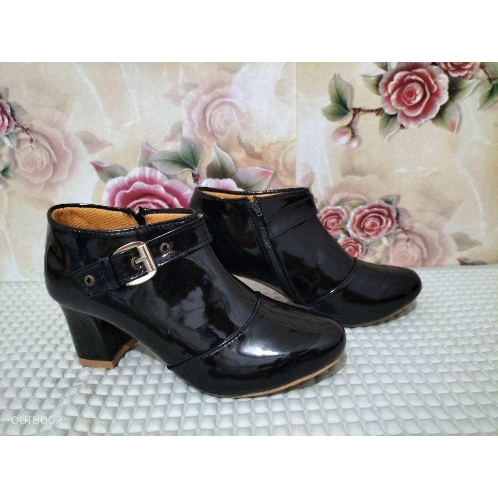 PL Sepatu heels boot wanita